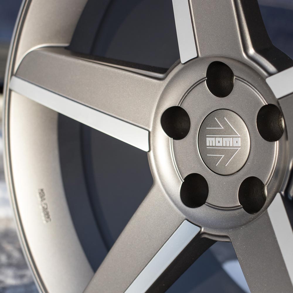 Complete SET of MOMO Stealth Antracite wheels for Volvo 850/855